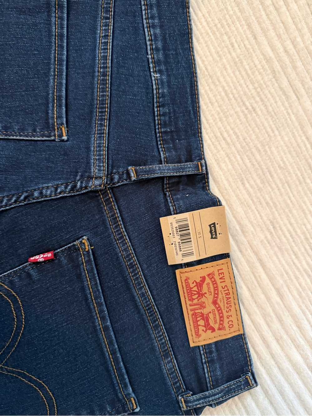 NWT Levi's Dark Indigo Women's Skinny Jeans Size 10S - Picture 3 of 6
